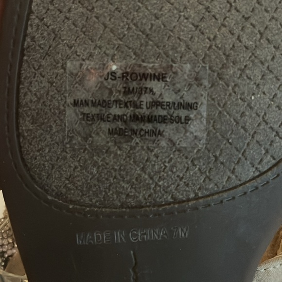 Jessica Simpson Rowine Toe Loop Flat Sandal - Picture 3 of 3